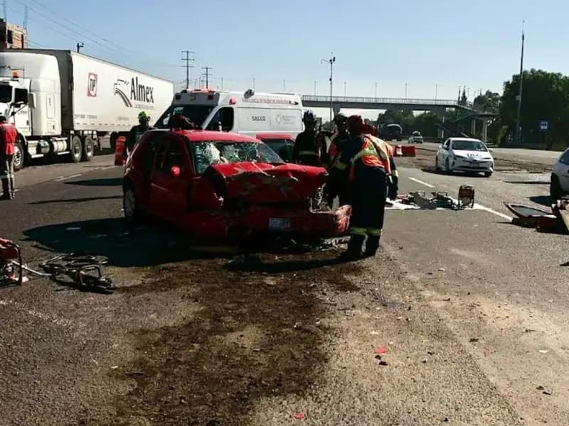 Mujer muerta por accidente en carretera Querétaro