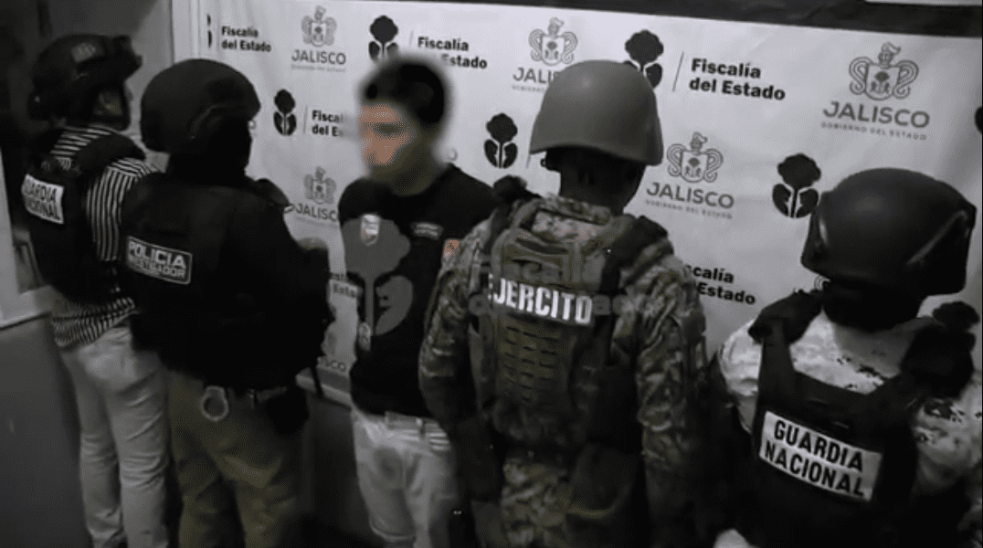 Traslada Fiscalía del Estado a presunto involucrado en multihomicidio ocurrido en La Nogalera