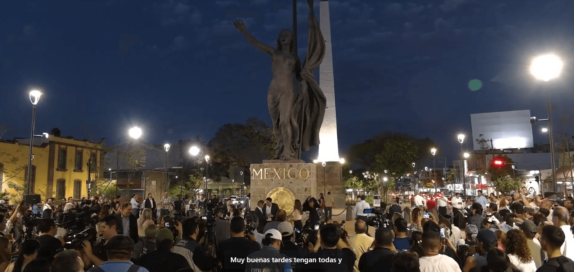 Gobernador de Jalisco, en compañía de Verónica Delgadillo García, Presidenta Municipal de Guadalajara, encabeza la inauguración de la rehabilitación hecha en la Plaza de la República.