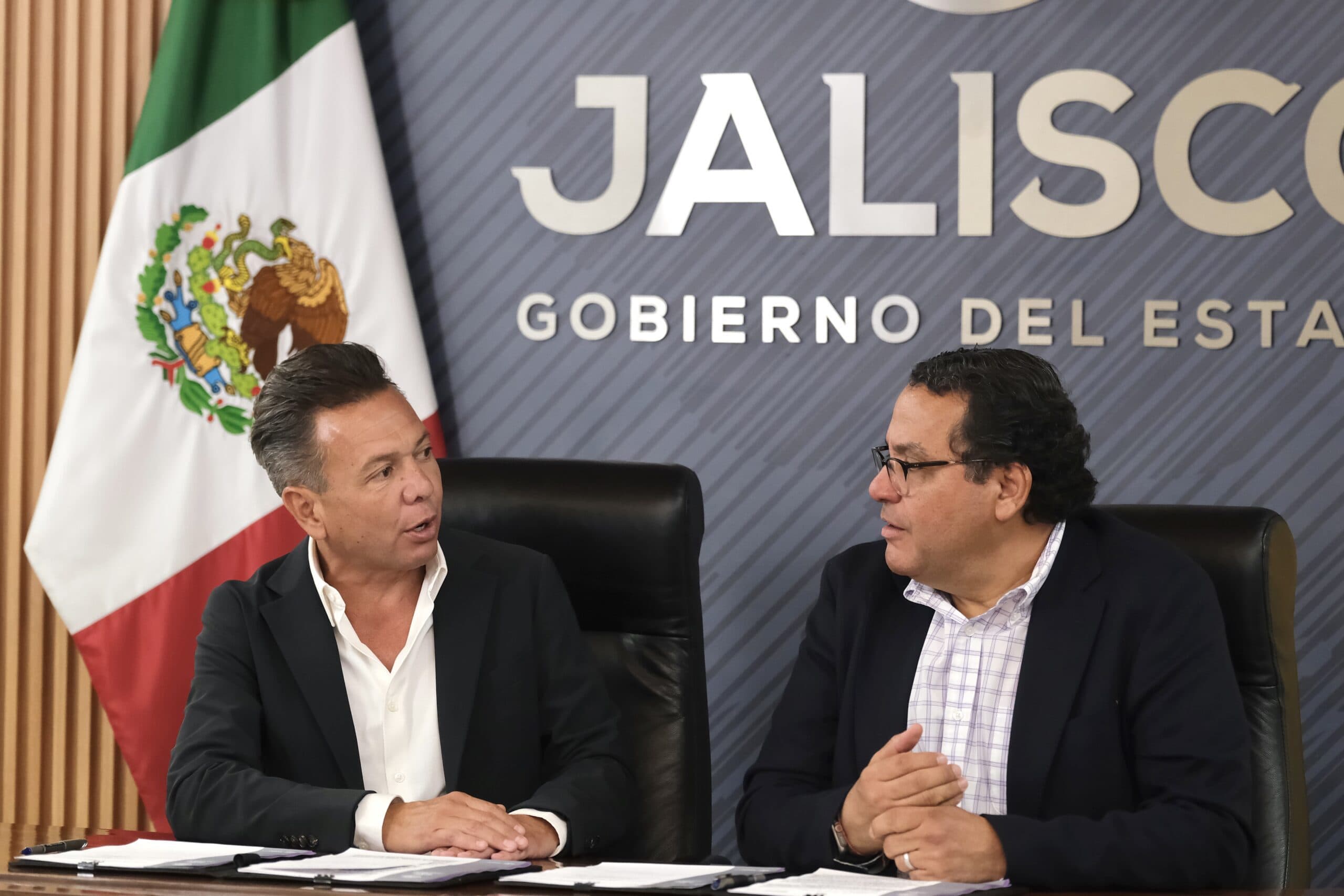 En informe a niñas y niños, Lemus anuncia transporte gratuito y cobertura médica universal