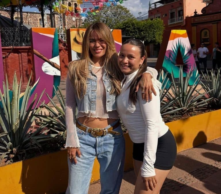 Visita Tequila la cantante Karol G para promover internacionalmente sus tradiciones