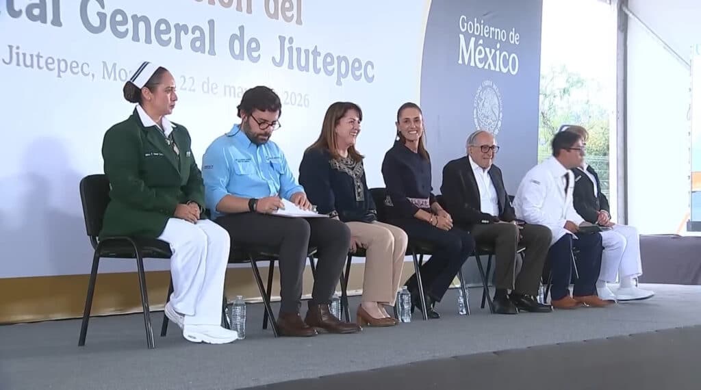 Claudia Sheinbaum y funcionarios en la inauguración del Hospital General del IMSS Bienestar en Jiutepec, Morelos, el 22 de marzo de 2023.