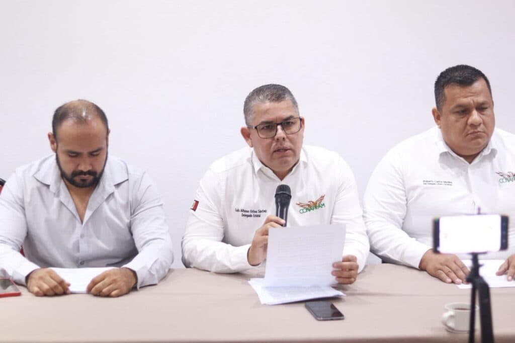 Representantes de transportistas en Michoacán, encabezados por Luis Alfonso Ochoa Sánchez, discuten demandas de pago a Fertinal-Pemex.