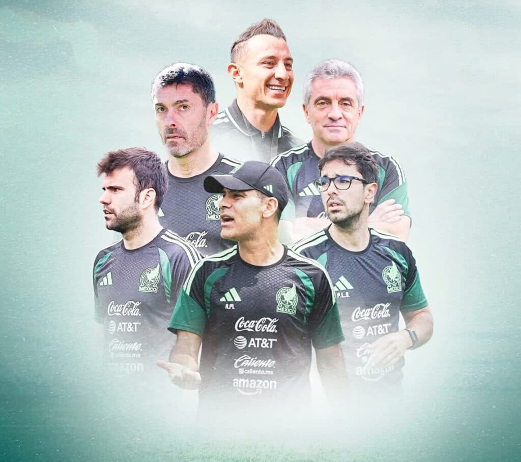 Rafael Márquez y su cuerpo técnico para la Selección Mexicana, con miras al Mundial 2030, posando en uniforme.