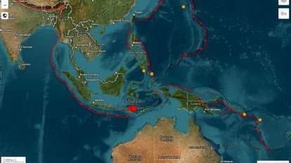 Mapa de la región de Indonesia mostrando la ubicación del terremoto de 7.7 y las rutas de fallas tectónicas.