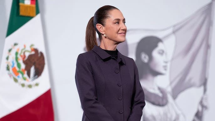 Claudia Sheinbaum en un evento oficial, presenta cambios en la estructura de la Presidencia del Gobierno federal.