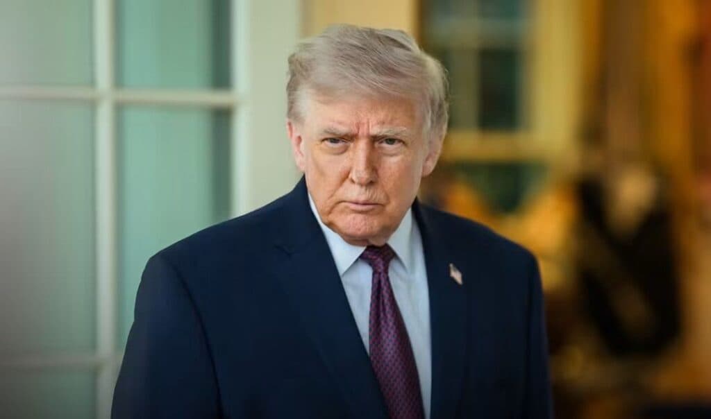 Donald Trump, con expresión seria, durante su intervención en la 81ª Asamblea General de la ONU, abordando temas sobre