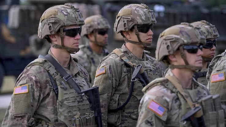 Militares estadounidenses de la 101/a División Aerotransportada en formación, listos para participar en adiestramiento conjunto en México.