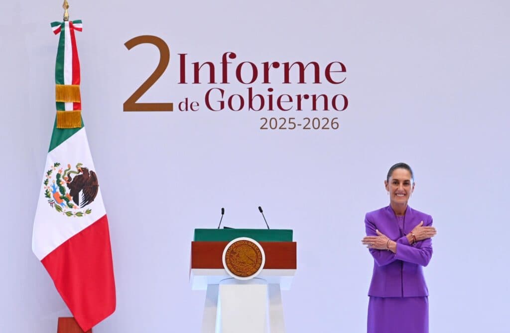 Claudia Sheinbaum presenta su Segundo Informe de Gobierno en Palacio Nacional, destacando logros en seguridad y economía.
