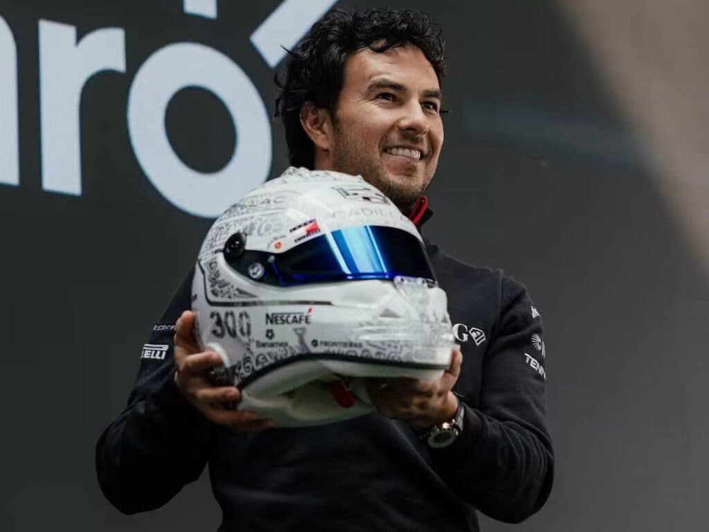 Sergio Checo Pérez presenta su casco especial para el GP de México 2026, con símbolos de la cultura mexicana y el número 300.