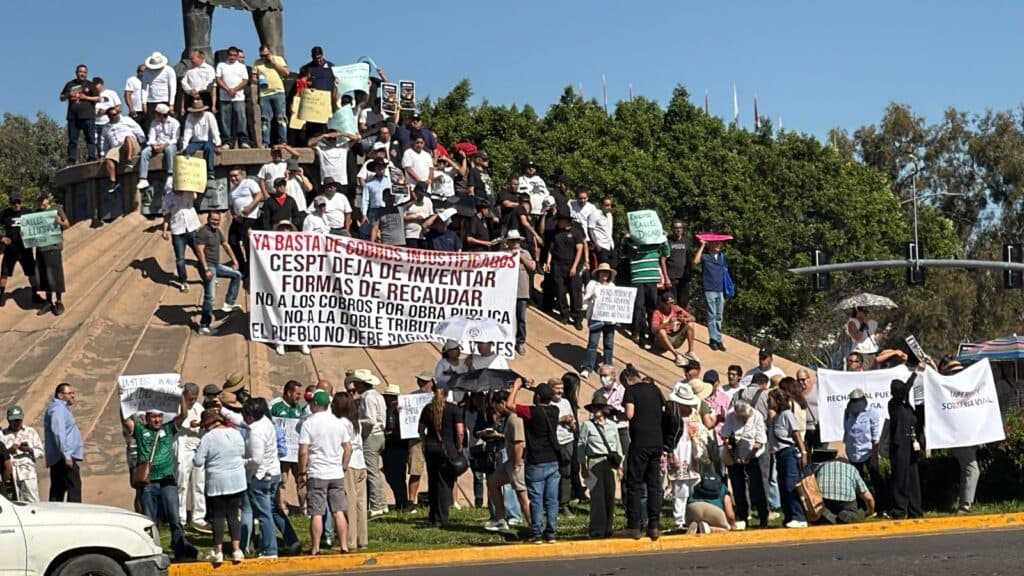 “Ya Estuvo”: Habitantes de Tijuana Marchan Contra el Cobro Excesivo de Impuestos, Extorsión e Inseguridad