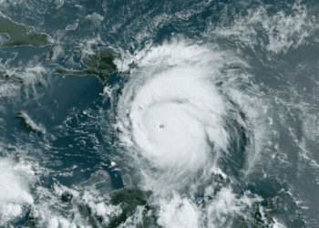 Huracán “Beryl” avanza hacia Jamaica