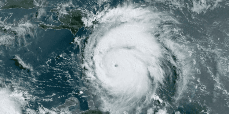 Huracán “Beryl” avanza hacia Jamaica