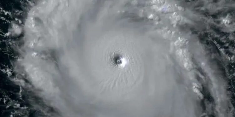 ¿Qué representa un huracán de categoría 5, potencialmente catastrófico?