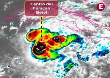 El huracán ‘Beryl’ baja a categoría 3 y afecta a las Islas Caimán