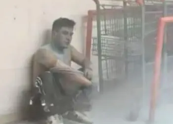 Dan golpiza a ladrón que amenazó con incendiar tienda