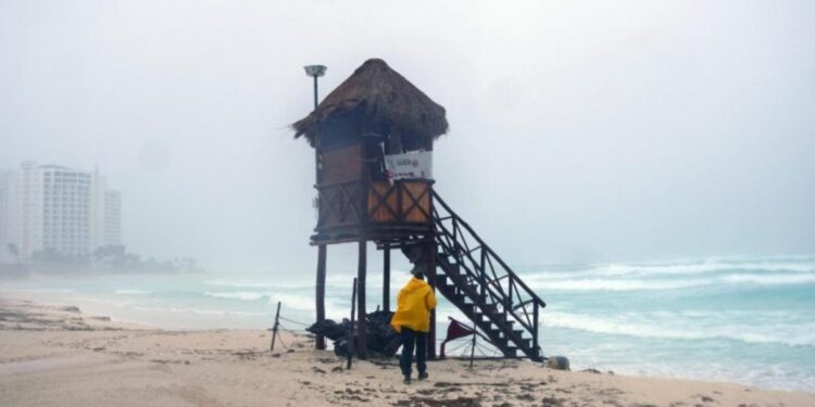 Refugios habilitados en Quintana Roo por huracán Beryl