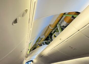 Turbulencia deja heridos y pasajero en compartimento de equipaje