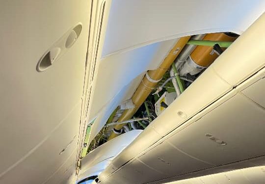 Turbulencia deja heridos y pasajero en compartimento de equipaje