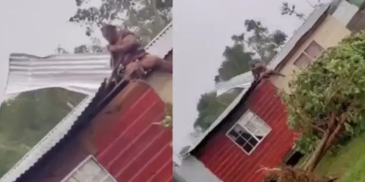 Mujer se aferra al techo de su casa para que el huracán Beryl no se lo lleve