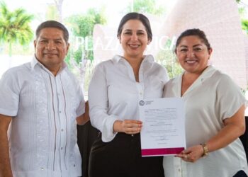 Inicia Estefanía Mercado su programa de obras públicas en Puerto Aventuras