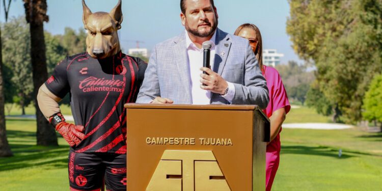 ASISTE ALCALDE ISMAEL BURGUEÑO A TORNEO DE GOLF CON CAUSA POR EL CÁNCER DE MAMA Y APOYO A LA EDUCACIÓN