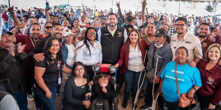 Lleva Gobierno de Ismael Burgueño servicios municipales a residentes de la Delegación San Antonio de los Buenos