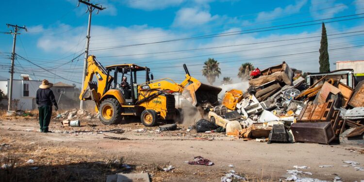 Refuerza Gobierno Municipal acciones de mejoramiento urbano en el Ejido Ojo del Agua, y las colonias Jardín Dorado y El Pípila