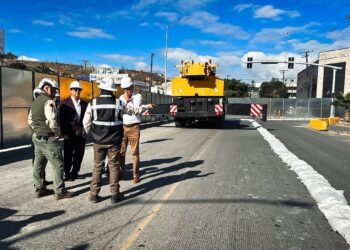 Supervisa XXV Ayuntamiento de Tijuana trabajos de limpieza y reparación en la calle Diez