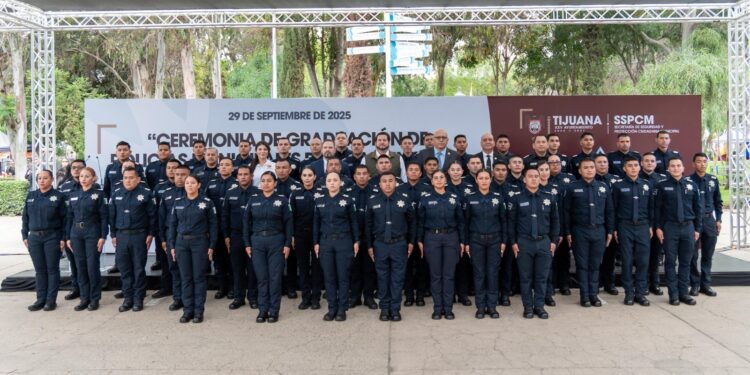 Toma protesta Ismael Burgueño a 53 nuevos elementos que se integran a la Policía Municipal de Tijuana